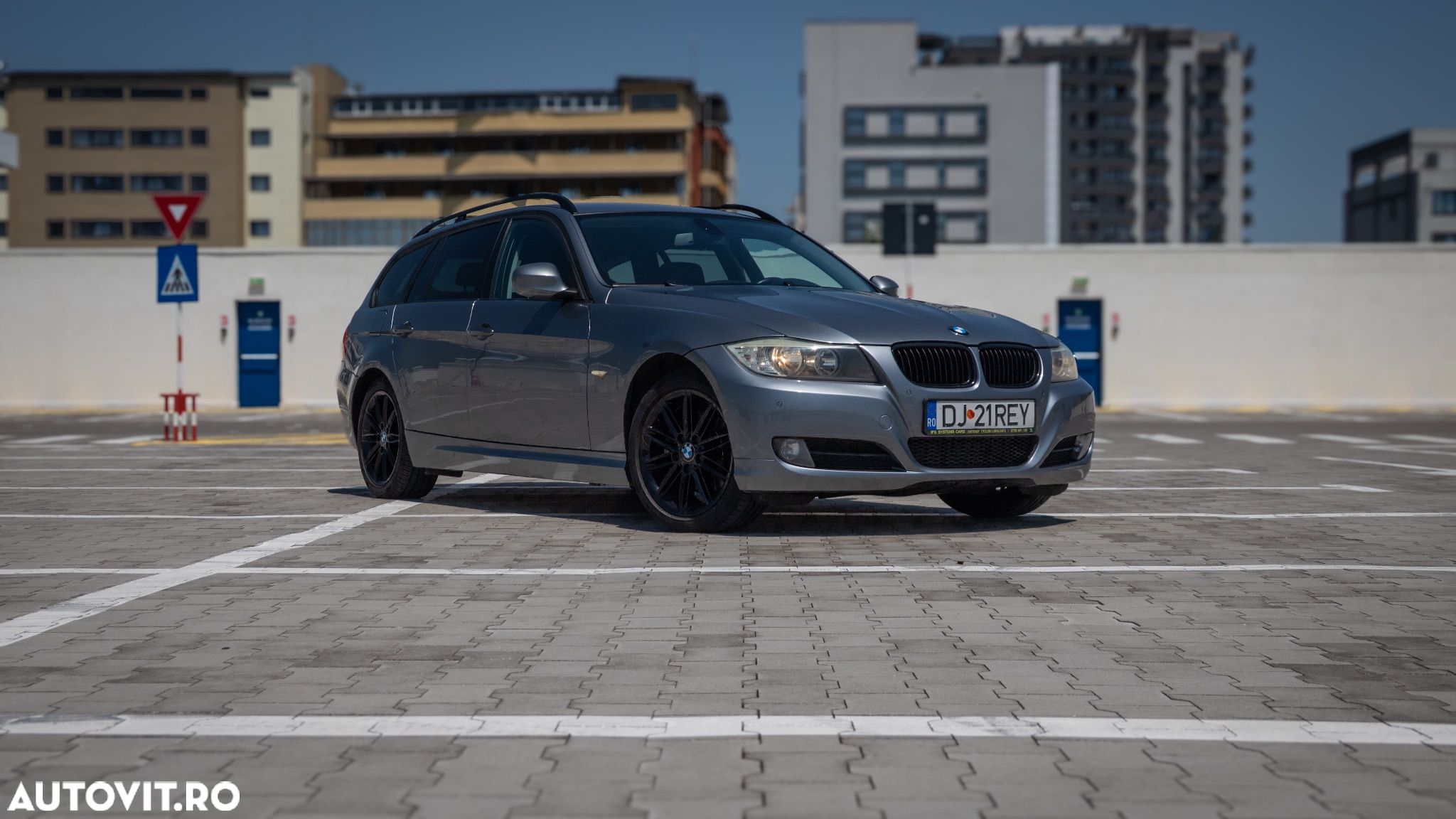 BMW Seria 3 320d DPF Touring - 1