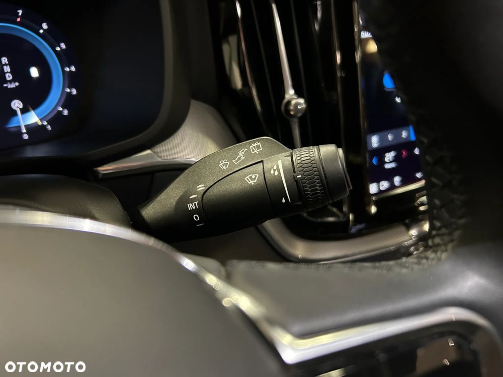 Volvo XC 60 B4 B Plus Dark - 31
