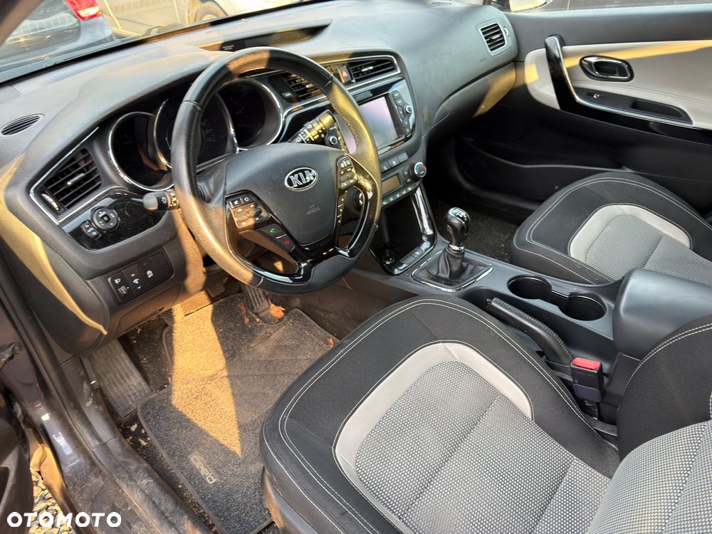 Kia Ceed 1.4 CVVT UEFA EURO 2016 - 10