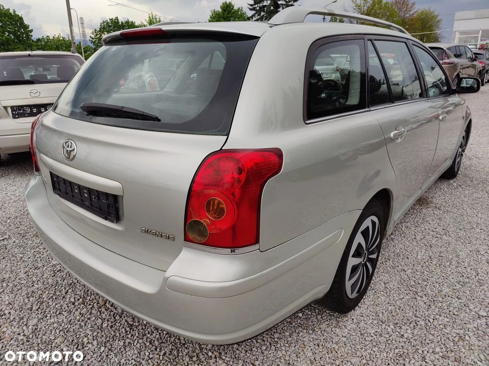 Toyota Avensis - 18