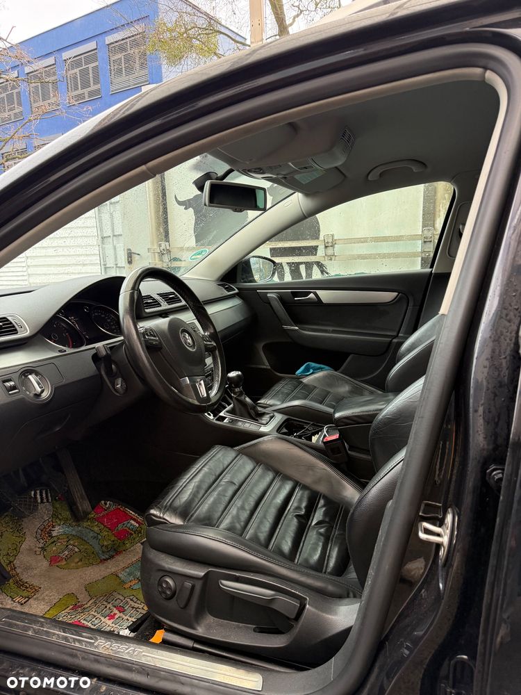 Volkswagen Passat 1.6 TDI Comfortline - 11