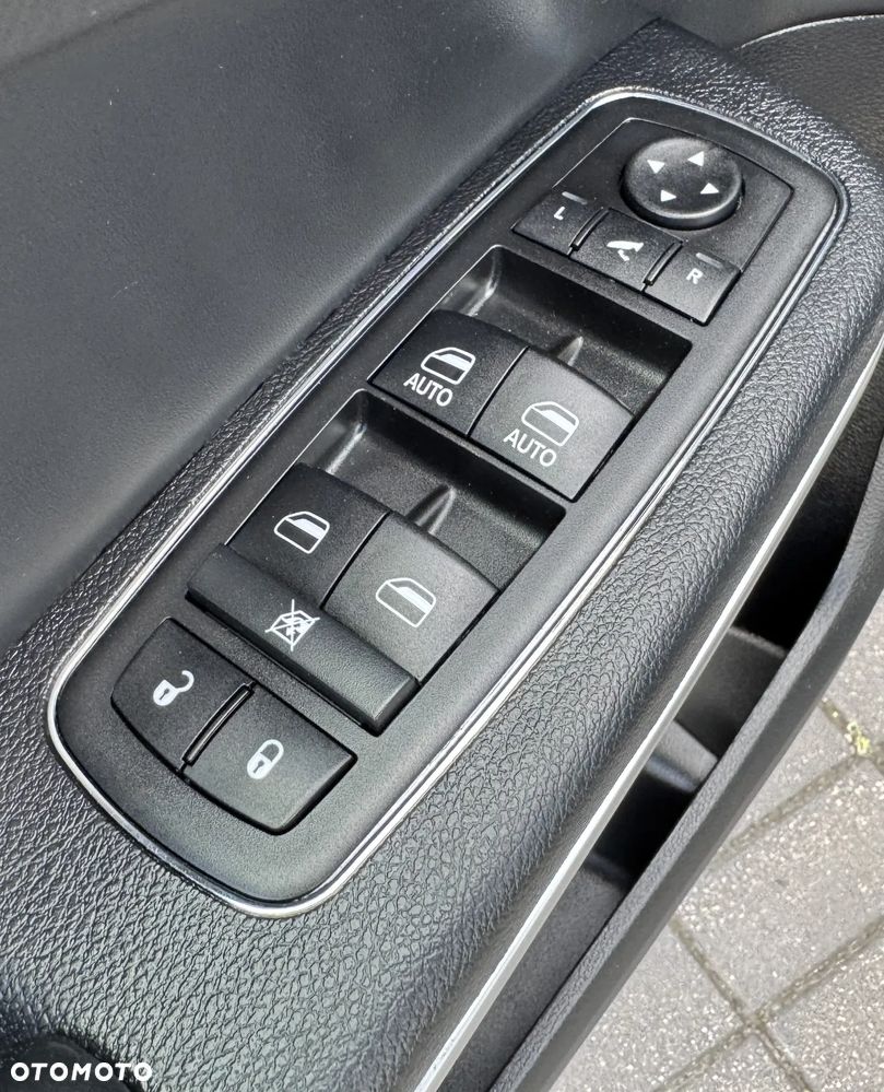 Lancia Thema 3.6 Executive AWD - 17