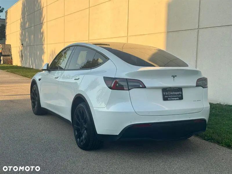 Tesla Model Y Long Range Dual Motor AWD - 11