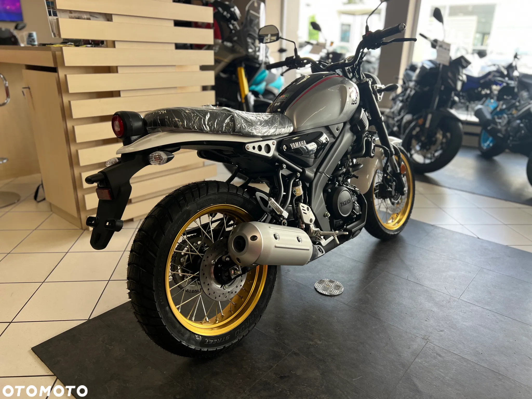 Yamaha XSR - 6