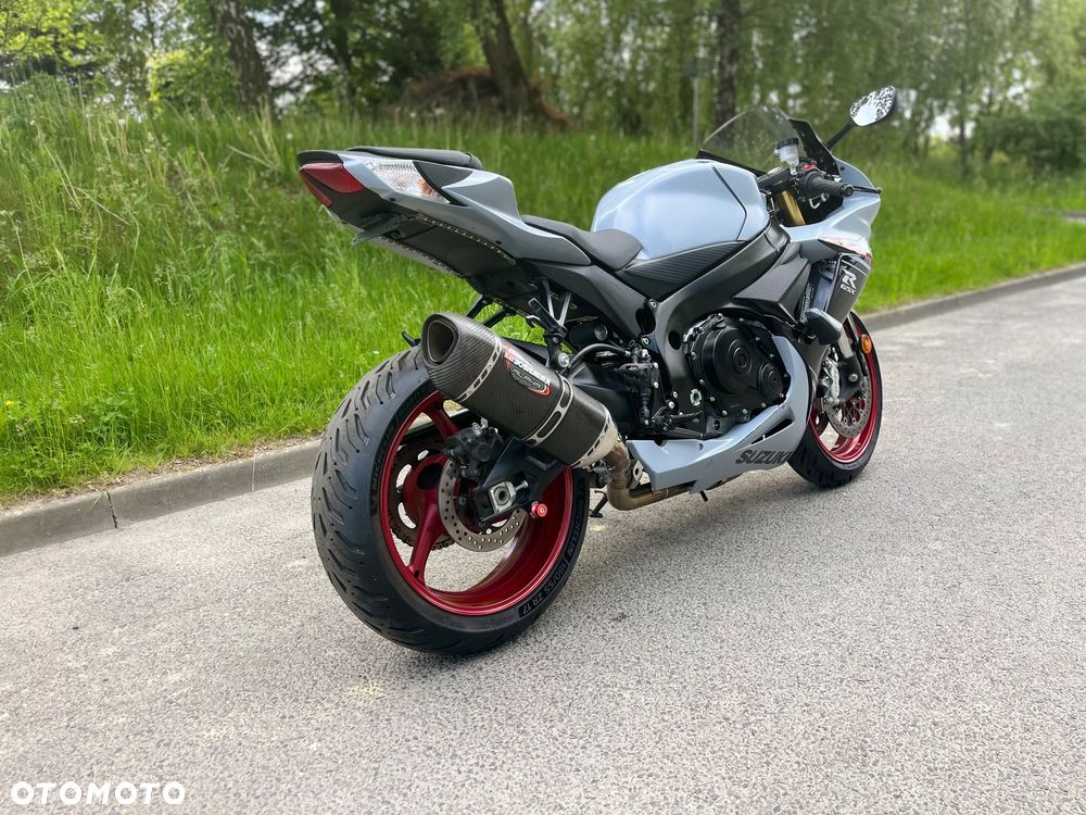 Suzuki GSX-R - 6