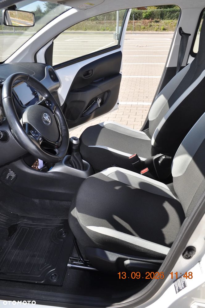 Toyota Aygo x-play touch - 33