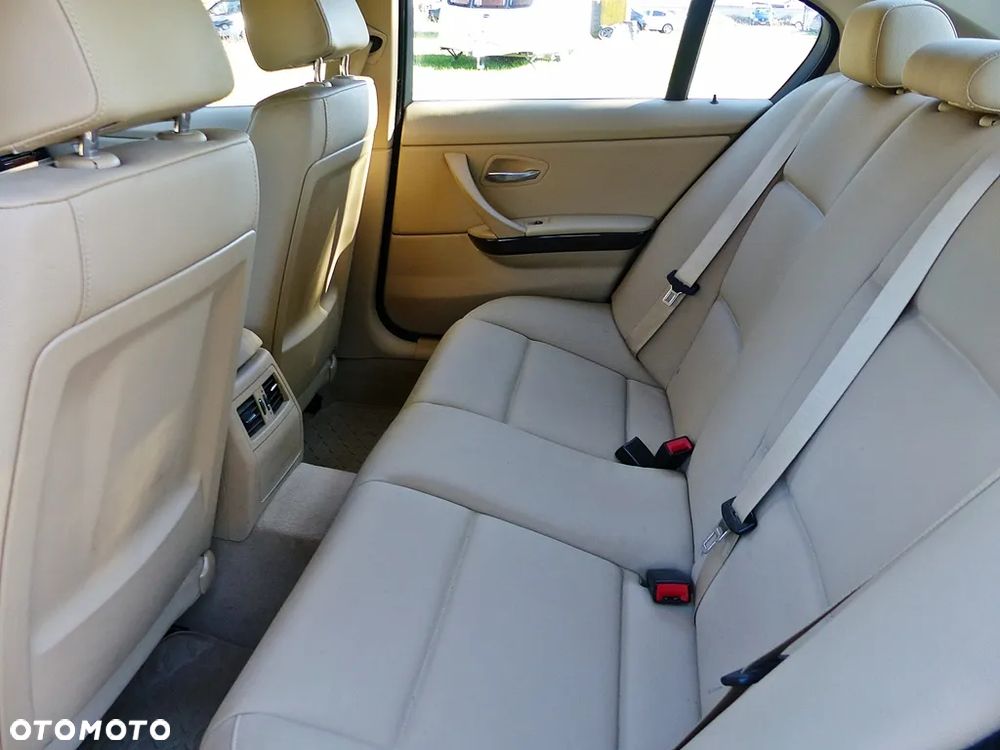 BMW Seria 3 318i Edition Exclusive - 22