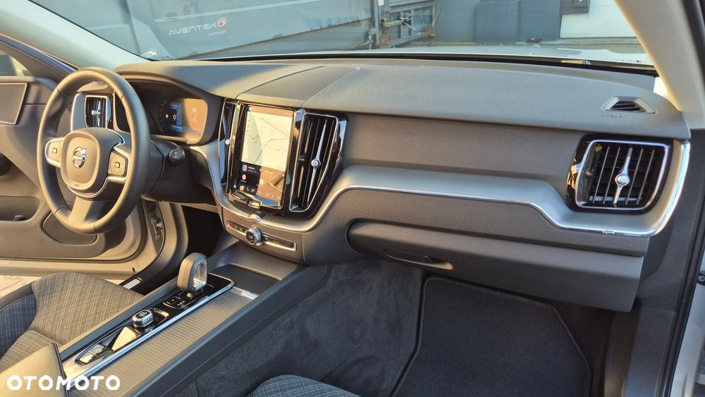 Volvo XC 60 T6 Plug-In Hybrid AWD Core - 26