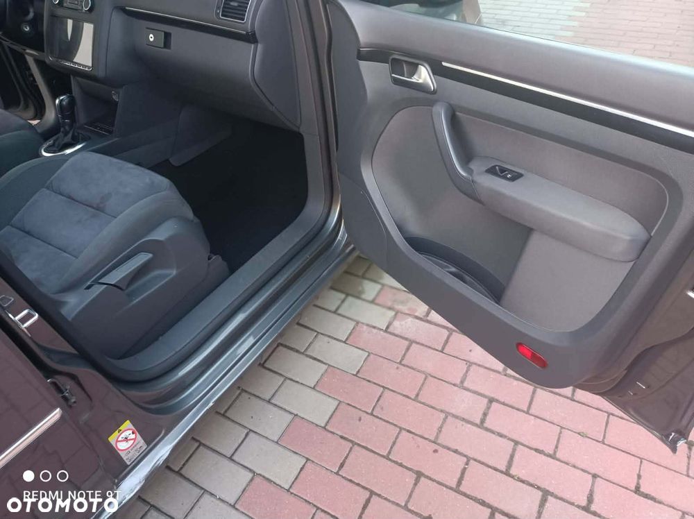 Volkswagen Touran - 11