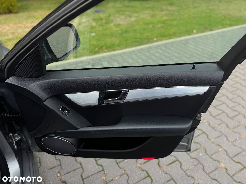 Mercedes-Benz Klasa C 180 Kompressor Avantgarde - 33