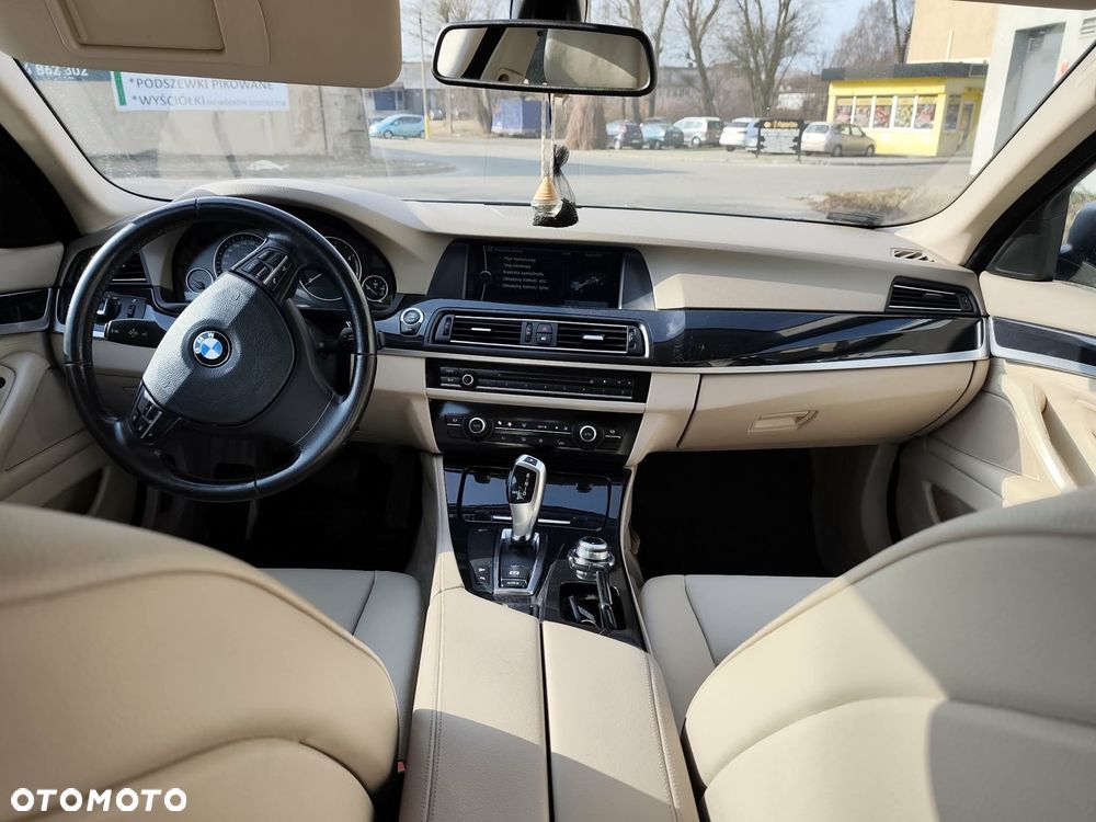 BMW Seria 5 530d xDrive - 23