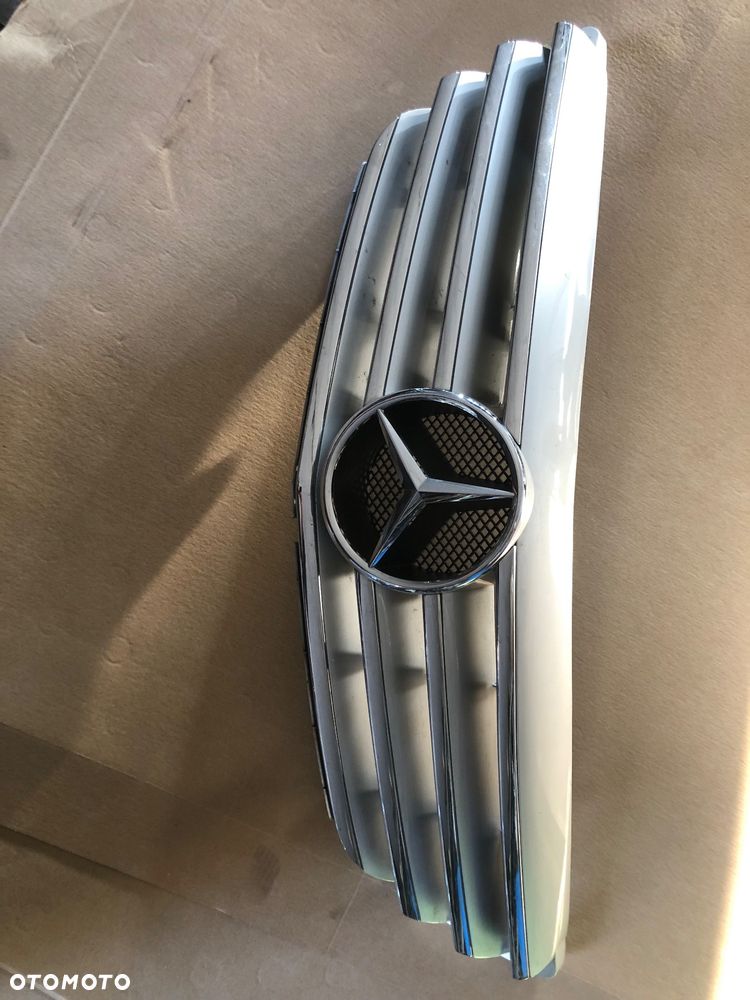 Grill atrapa Mercedes B klasa 245