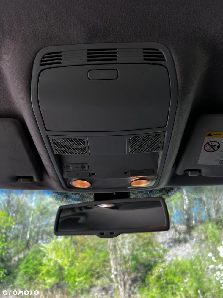 Volkswagen Passat 1.9 TDI DPF BlueMotion - 21