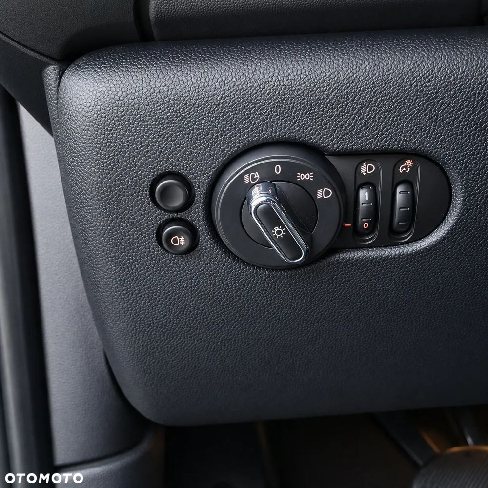 MINI Cooper Standard - 16