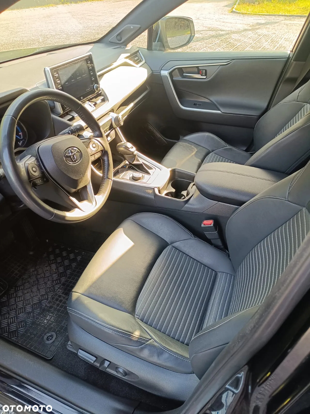 Toyota RAV4 2.5 Hybrid Black Edition by JBL 4x4 - 11