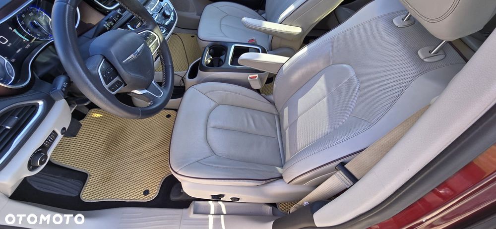 Chrysler Pacifica - 7