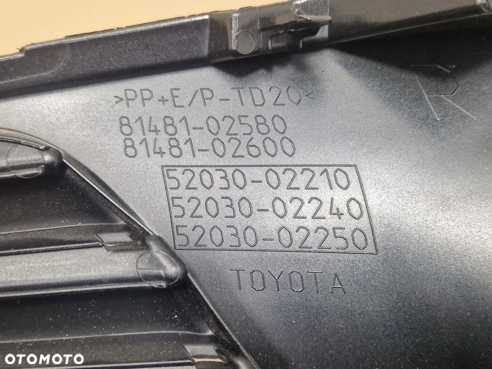 TOYOTA AURIS II E18 15-18 LIFT KRATKA RAMKA HALOGENU PRAWA PRAWY PRZÓD 81481-02580 - 8
