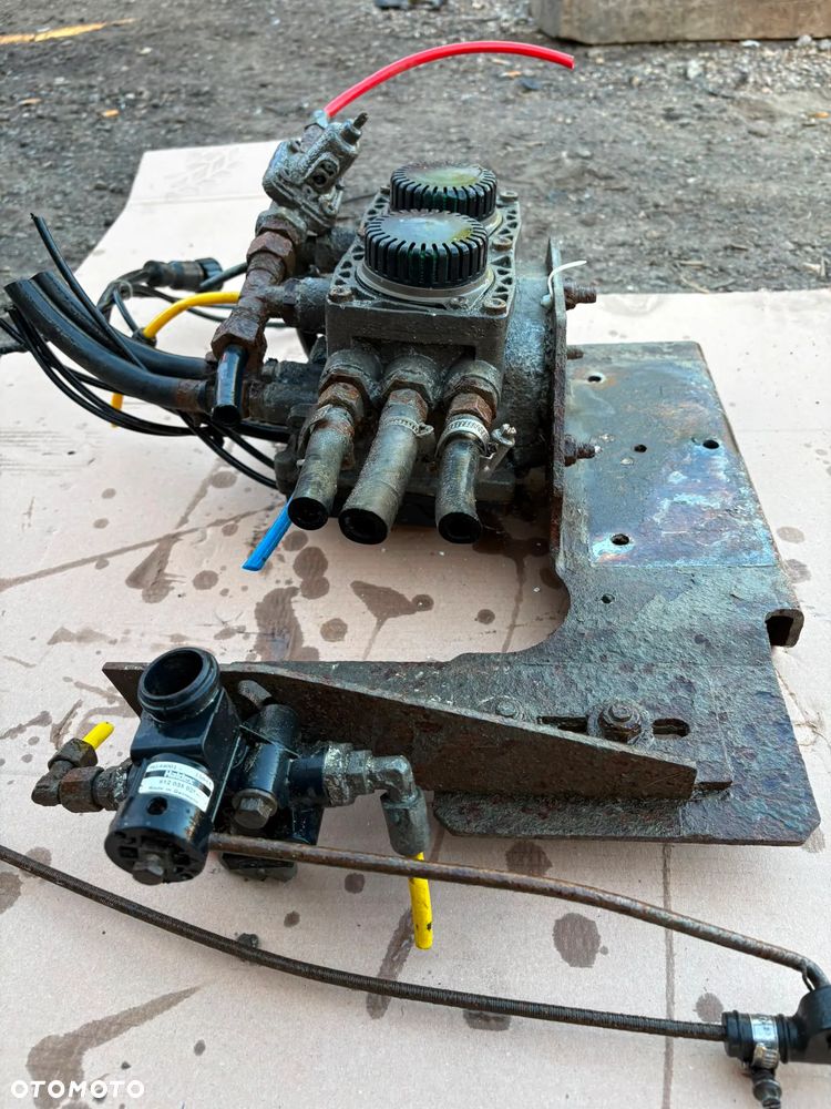 ZAWÓR MODULATOR EBS  NACZEPY KNORR BREMSE ES2053 - 3