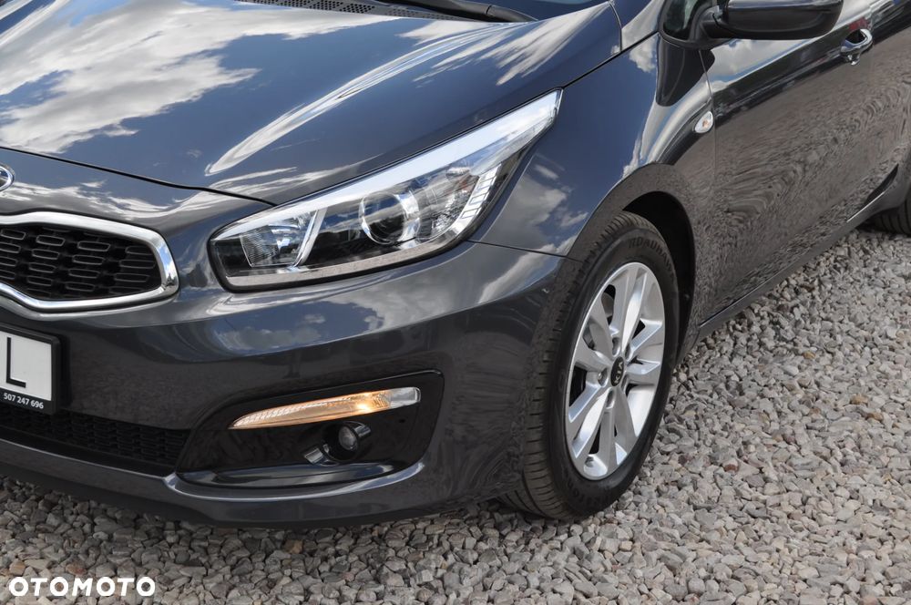 Kia Ceed - 32