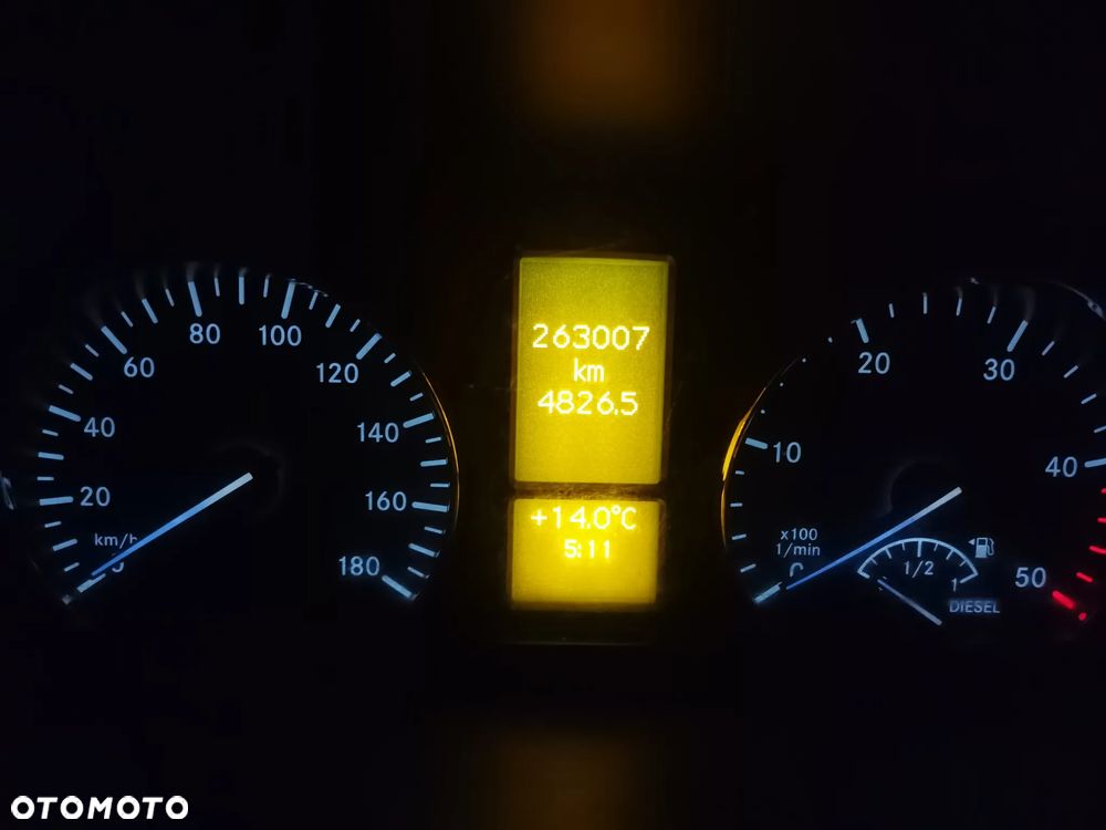 Mercedes-Benz Sprinter - 11