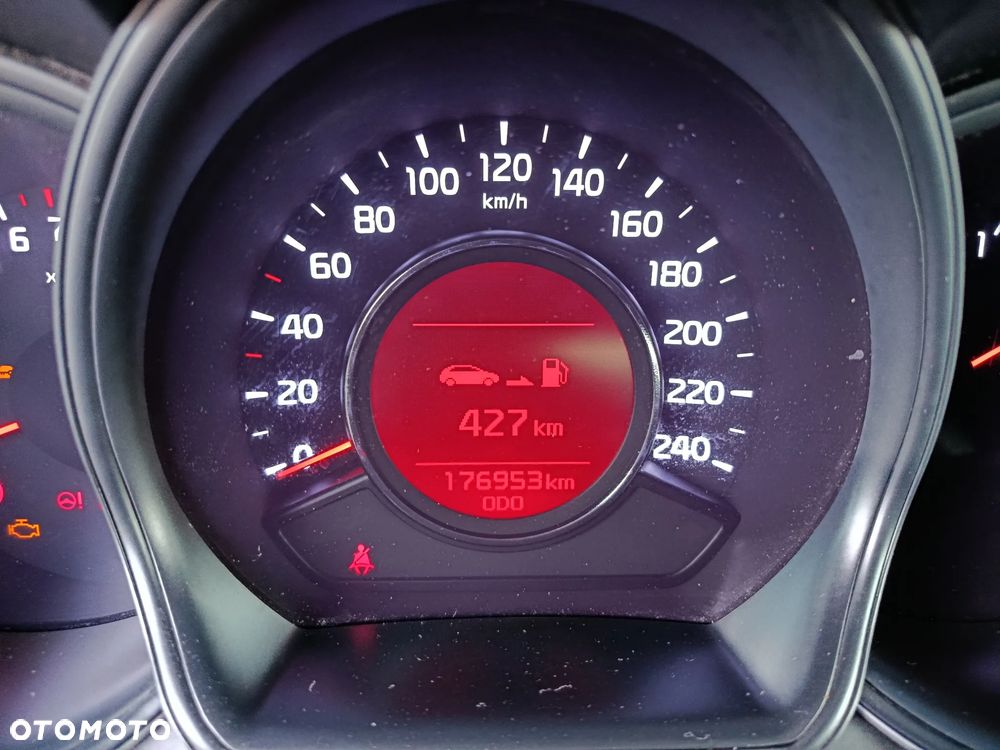 Kia Ceed 1.4 L - 12