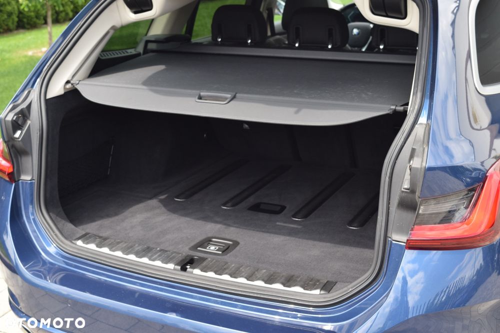 BMW Seria 3 320d xDrive Luxury Line sport - 30