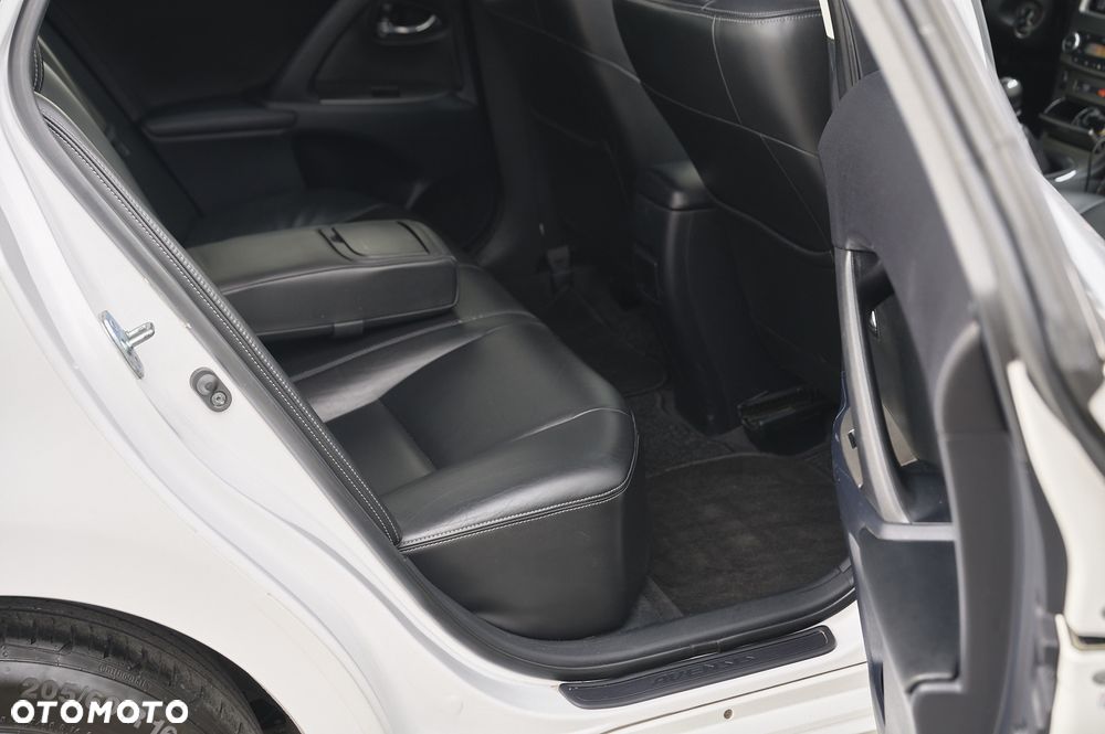 Toyota Avensis 2.0 D-4D Executive - 29