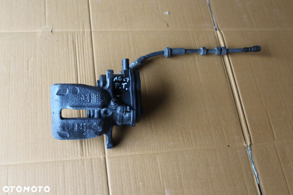 ZACISK HAMULCOWY TYLNY PRAWY AUDI A6 C7 2014 - 1