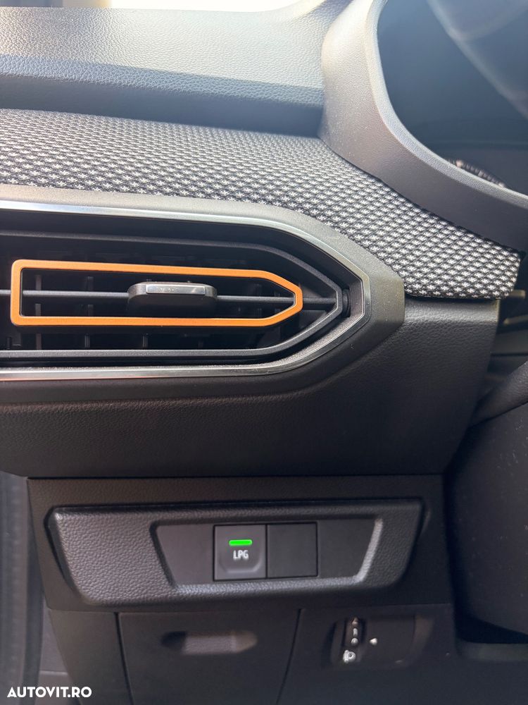 Dacia Sandero Stepway TCe 90 MT6 Comfort - 11