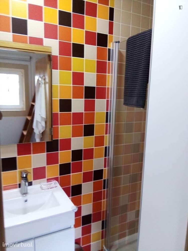 Quarto - localizado em Baixa Coimbra - Grande imagem: 4/7