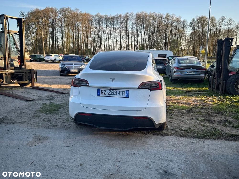 Tesla Model Y - 1