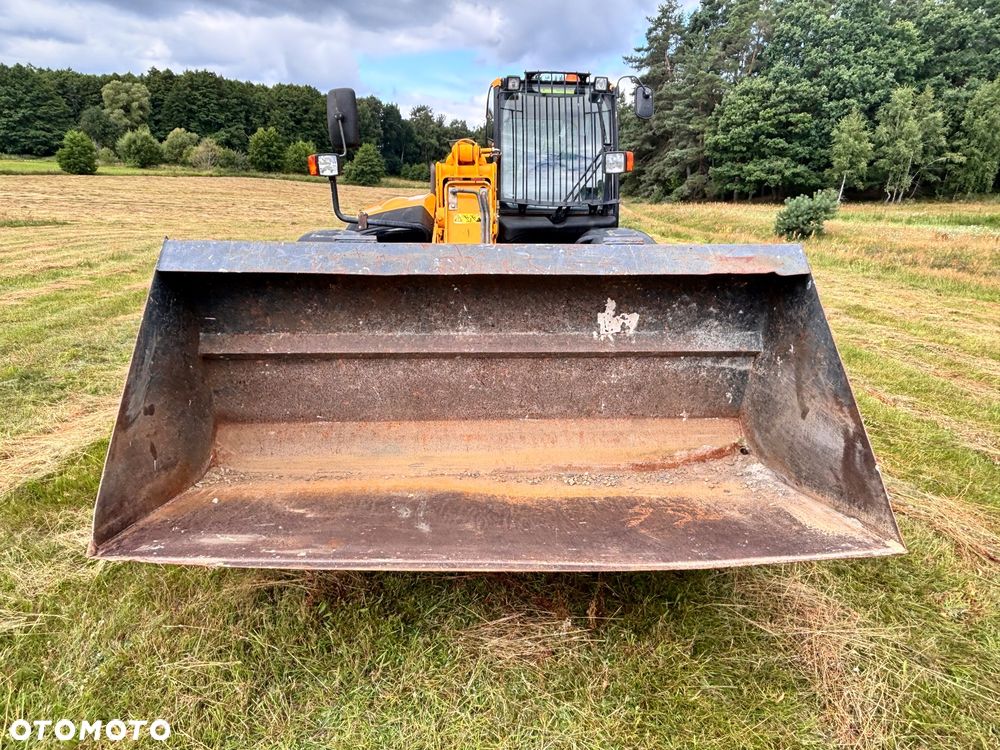 JCB - 16