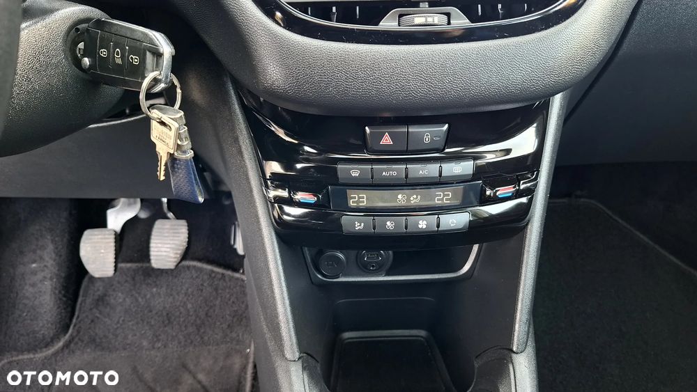 Peugeot 208 1.2 PureTech Allure - 37