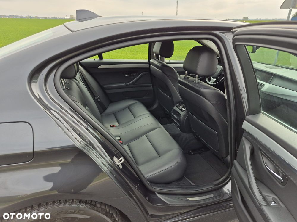 BMW Seria 5 520d xDrive - 11