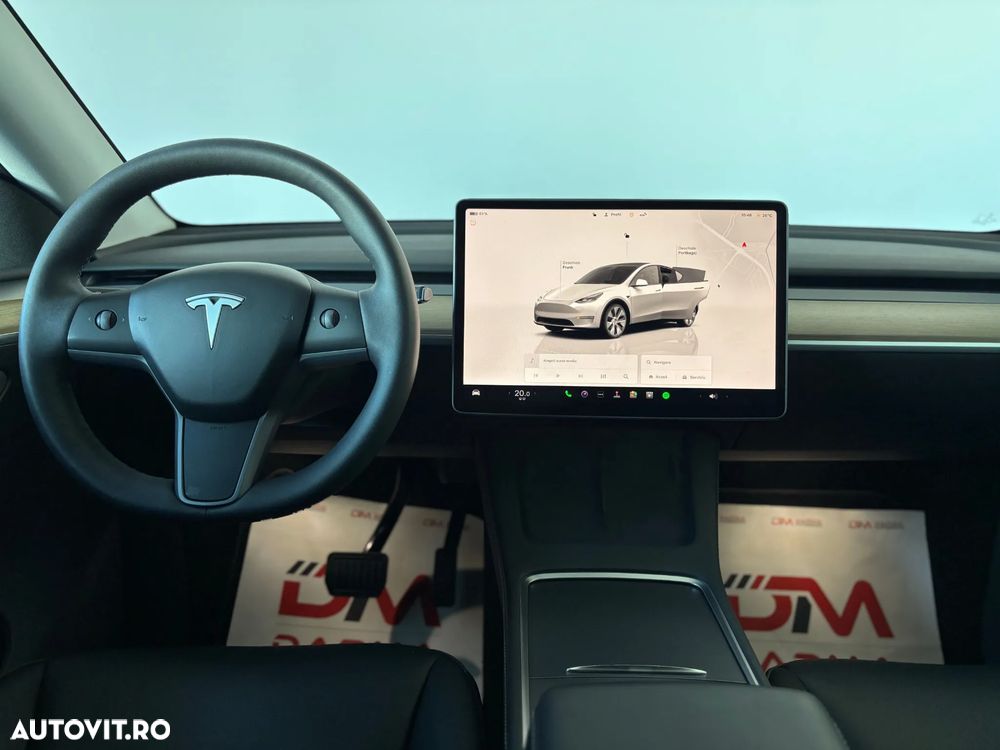 Tesla Model Y - 10