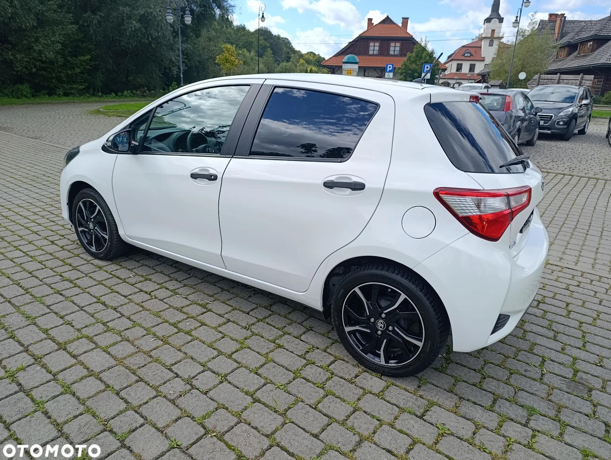 Toyota Yaris 1.0 Premium - 11