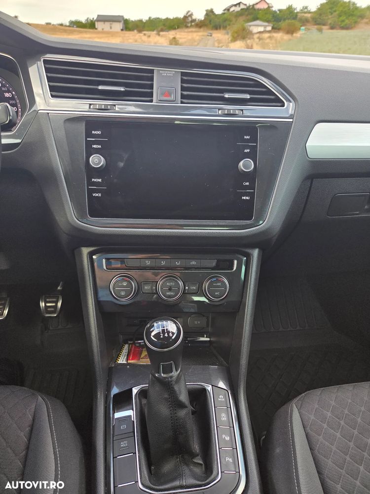 Volkswagen Tiguan - 9