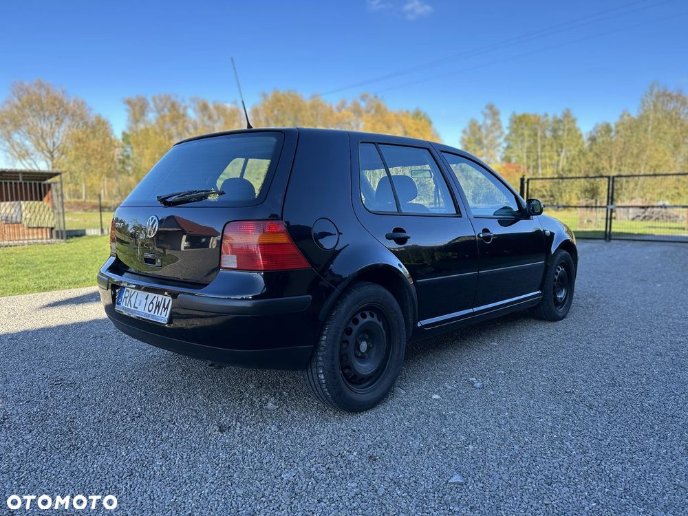 Volkswagen Golf 1.6 - 11