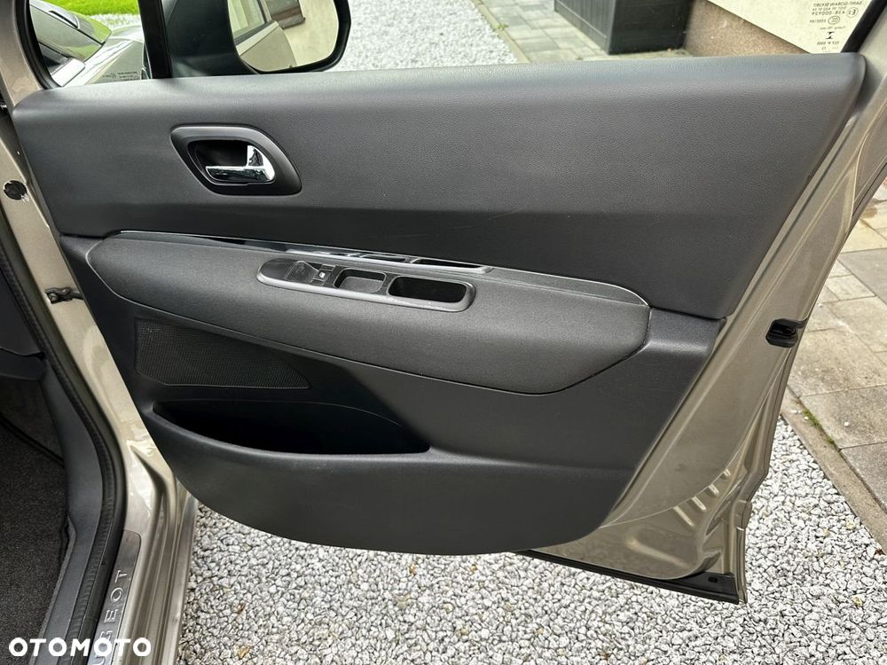 Peugeot 5008 HDI FAP 150 Allure - 29