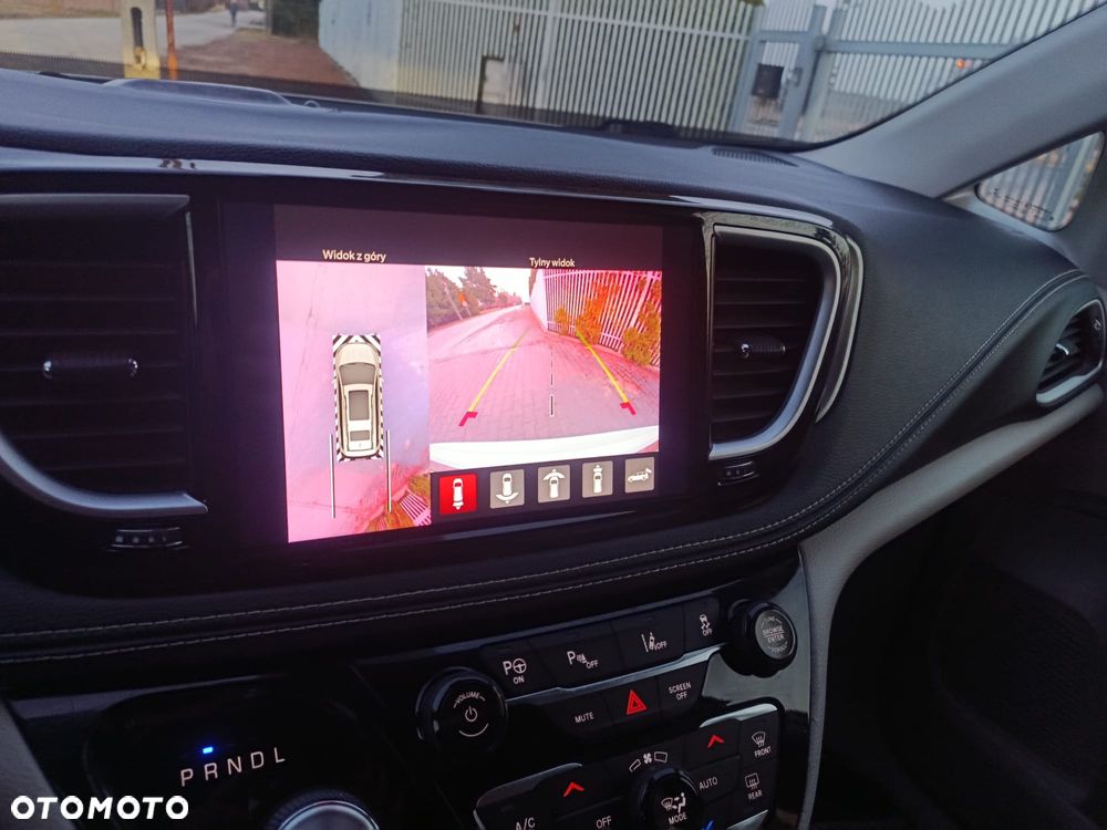 Chrysler Pacifica - 23