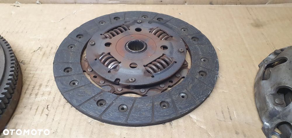 Sprzęgło koło zamachowe sztywne jednomasowe VW Golf V 2.0 SDI 038105273F - 4