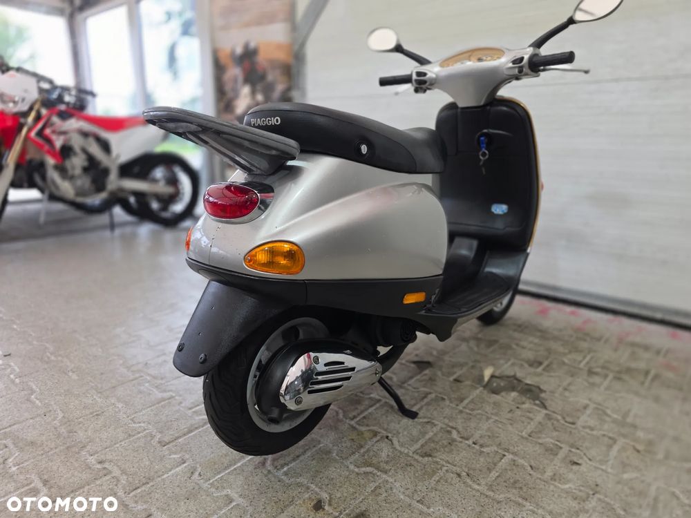 Piaggio Vespa - 21