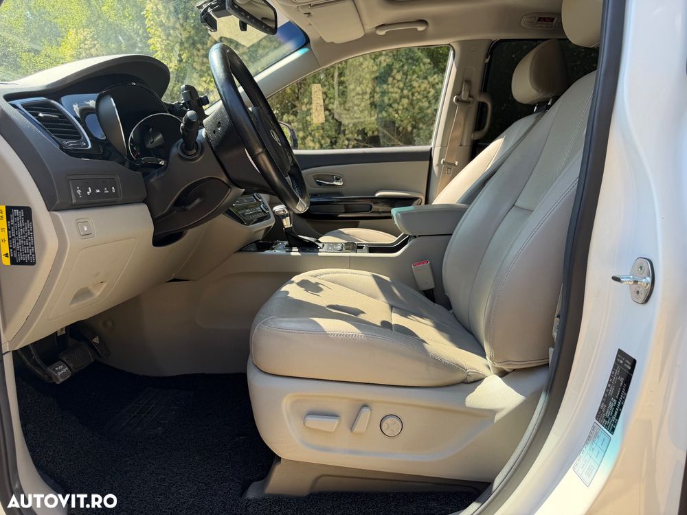 Kia Carnival - 8