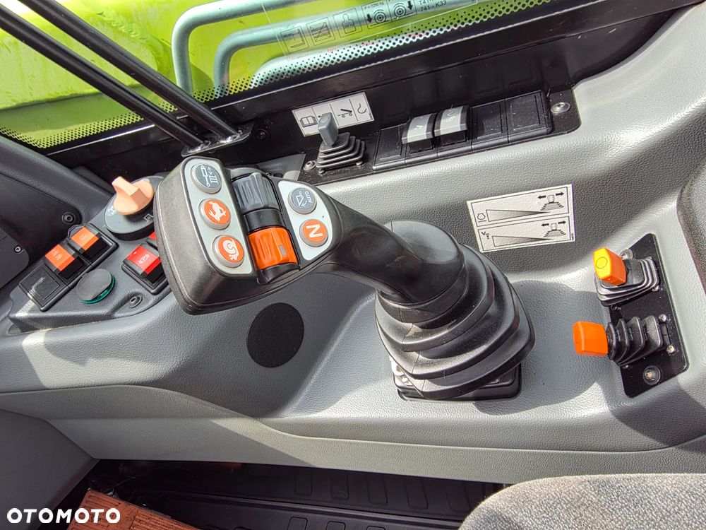 Claas Scorpion 741 VARIPOWER - 4