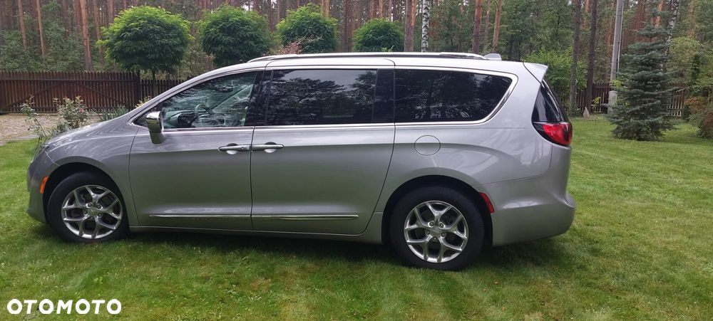 Chrysler Pacifica - 12