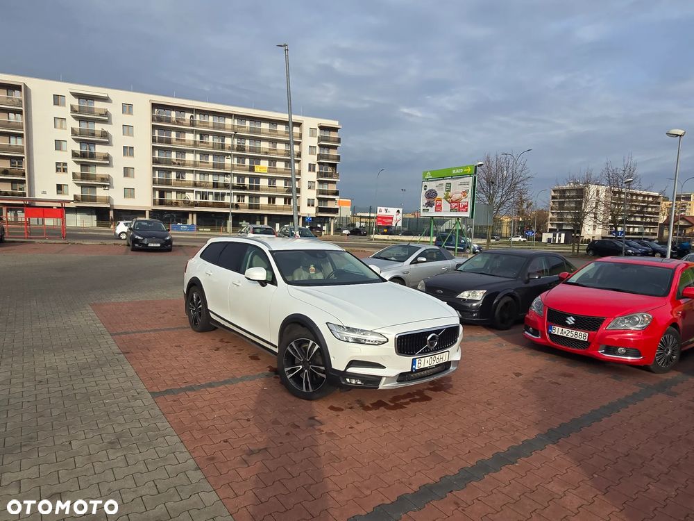 Volvo V90 Cross Country - 6