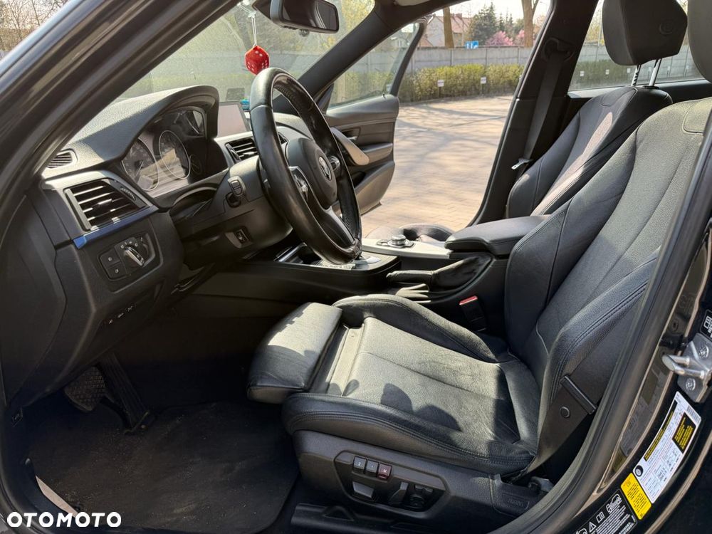 BMW Seria 3 328i xDrive - 22