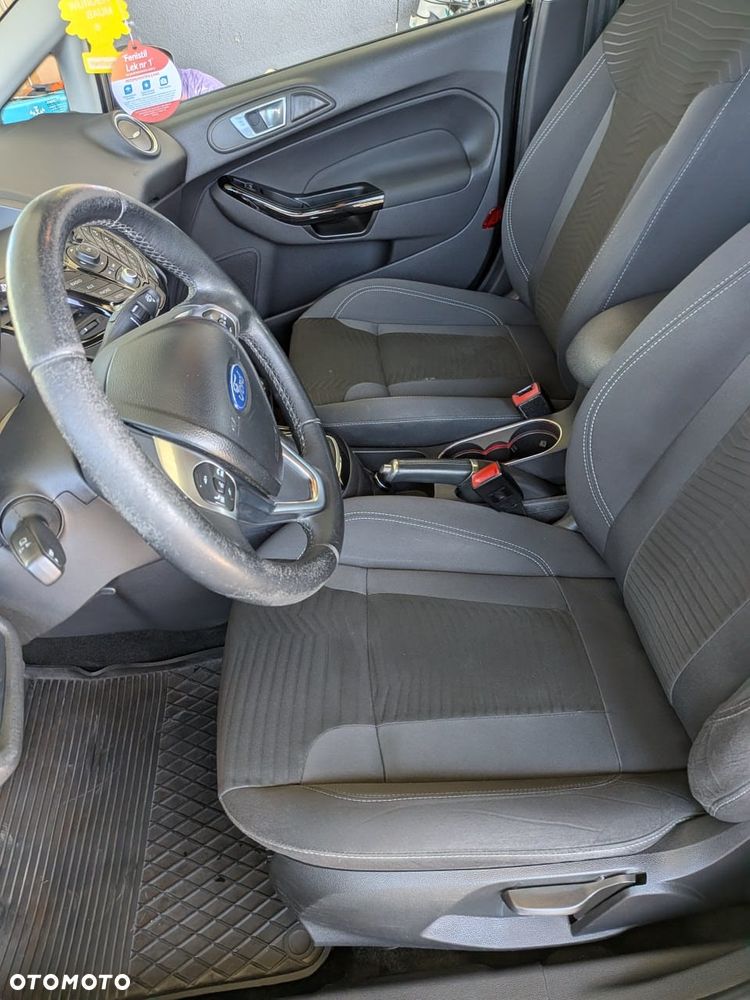 Ford Fiesta - 12