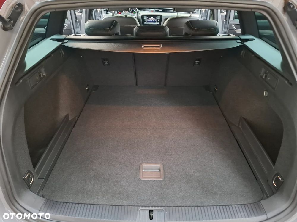 Volkswagen Passat Variant 1.5 TSI EVO Elegance DSG - 27