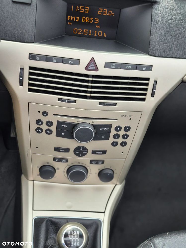 Opel Astra Twin Top 2.0 Turbo Cosmo - 11